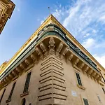 Historic Charm With A Classic Maltese Balcony Apartmán