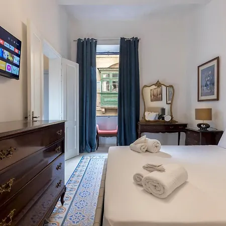 Historic Charm With A Classic Maltese Balcony Appartement Valletta