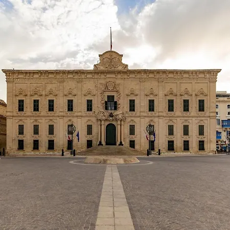 A In Malta's Capital * Valletta